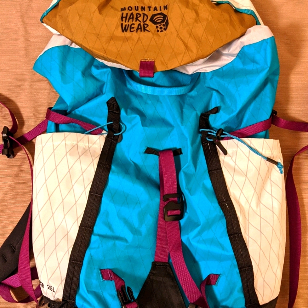 Price is firm! Mountain Hardware Scrambler 25 pack